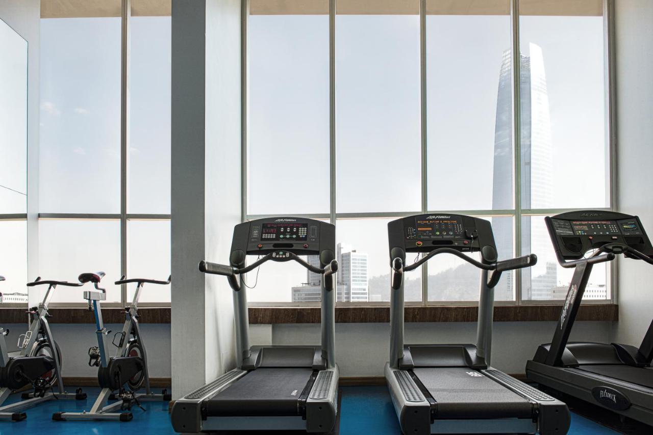 Pullman Santiago El Bosque Hotel Exterior foto The gym at the hotel