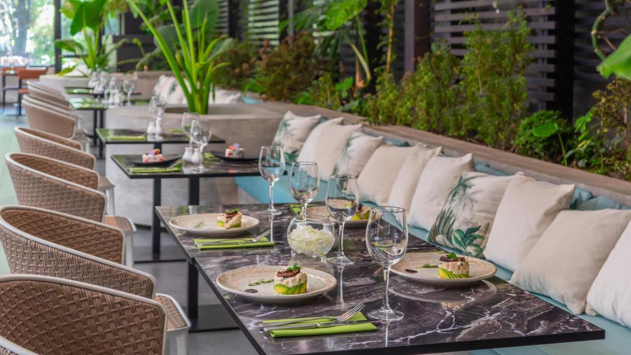 Pullman Santiago El Bosque Hotel Exterior foto The Terrace