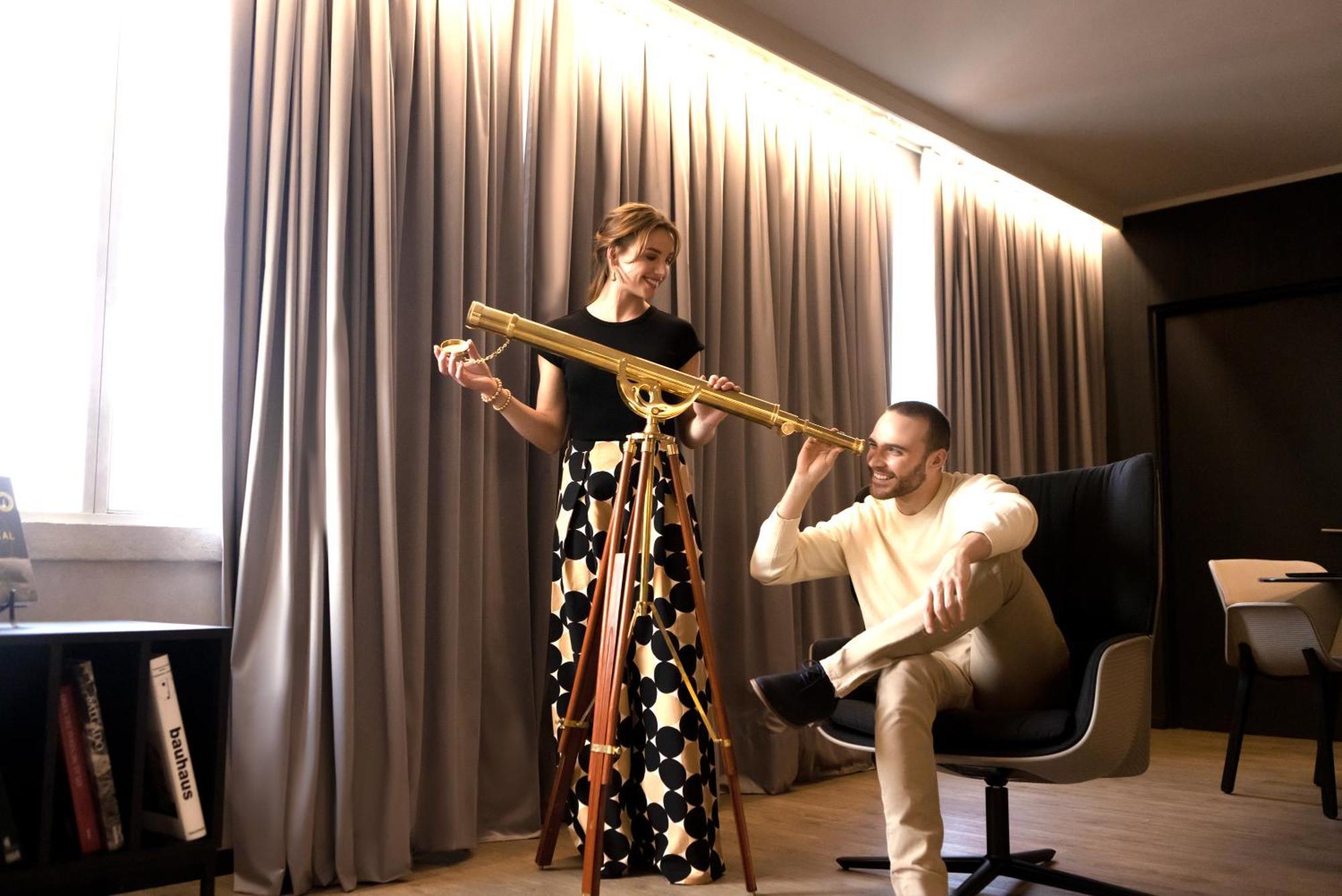 Pullman Santiago El Bosque Hotel Exterior foto The 2015 winner, the Russian duo Sergey Ivanov and Ekaterina Ivanova, with the 2015 winner's trophy